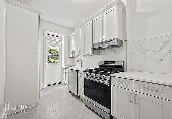 4th image of 234 6th Ave APT 3