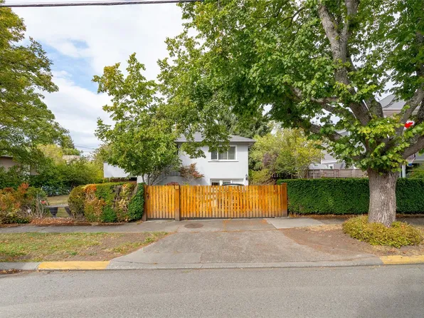2068 Milton St, Oak Bay, BC V8R 1N9