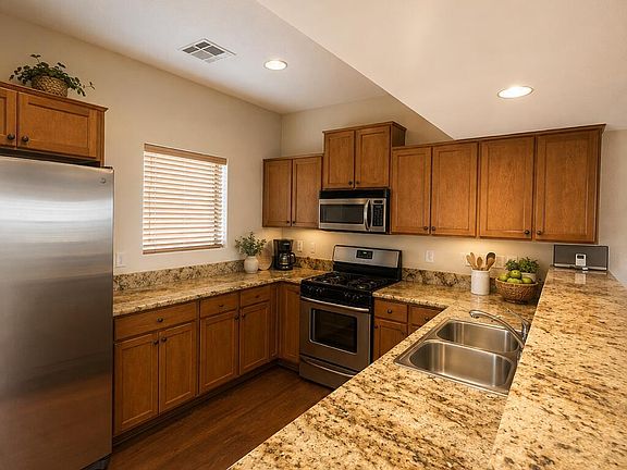 3rd image of 805 N Grapevine Cir