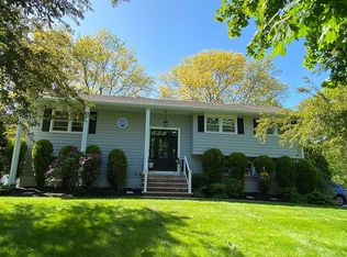 65 Wellington Dr, Tinton Falls, NJ 07724