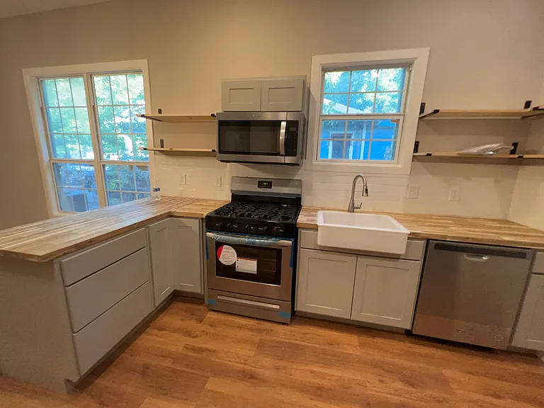 1017 Preston St — Photo 11