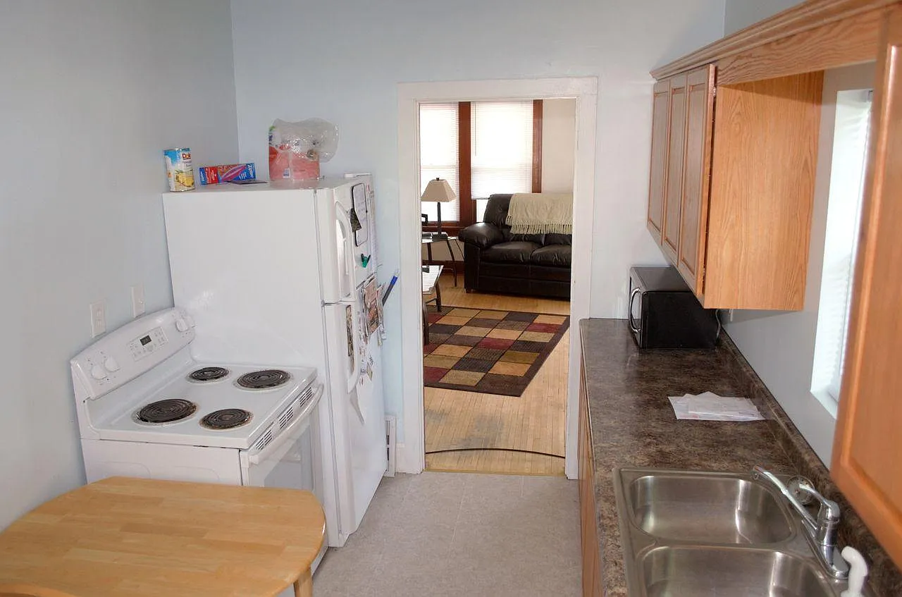 5 bed, 2080 sqft, $440 — Photo 4