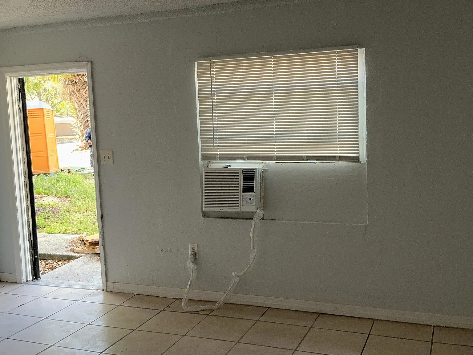 2 bed, 690 sqft, $1,200 — Photo 4