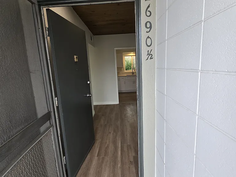 2688 Lake Ave #2690.5 — Photo 2