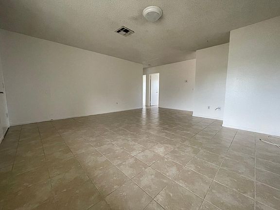 5th image of 12762 Fremontia Ave