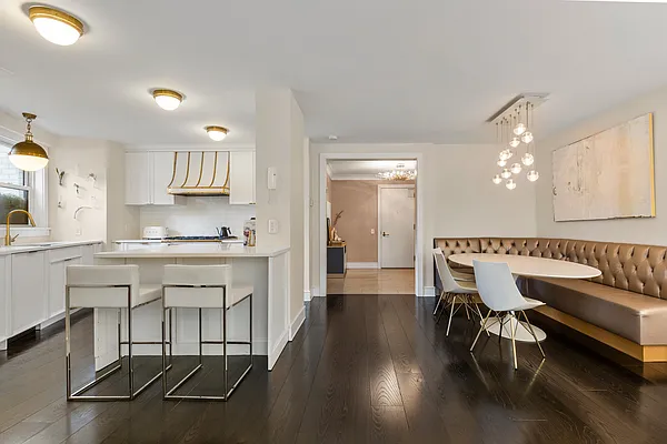 Sold by Sloane Square | media 10