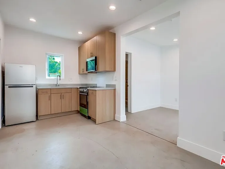 1151 S Highland Ave — Photo 2