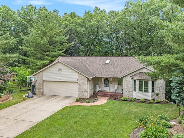 2449 Cedarcrest Ln NE, Grand Rapids, MI 49525