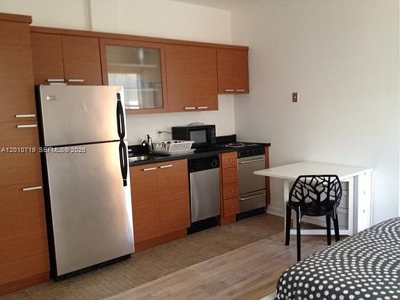 3rd image of 1127 Euclid Ave APT 205