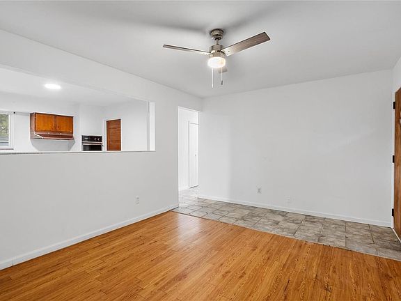 3rd image of 1675 Beverly Dr