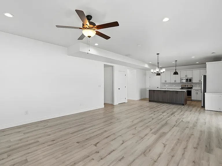 244 N 200 E — Photo 19
