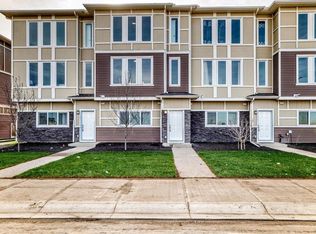 145 N Chelsea Mews #52, Chestermere, AB T1X2T1