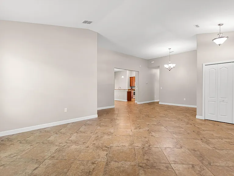 1317 Gleneagles Ln — Photo 4