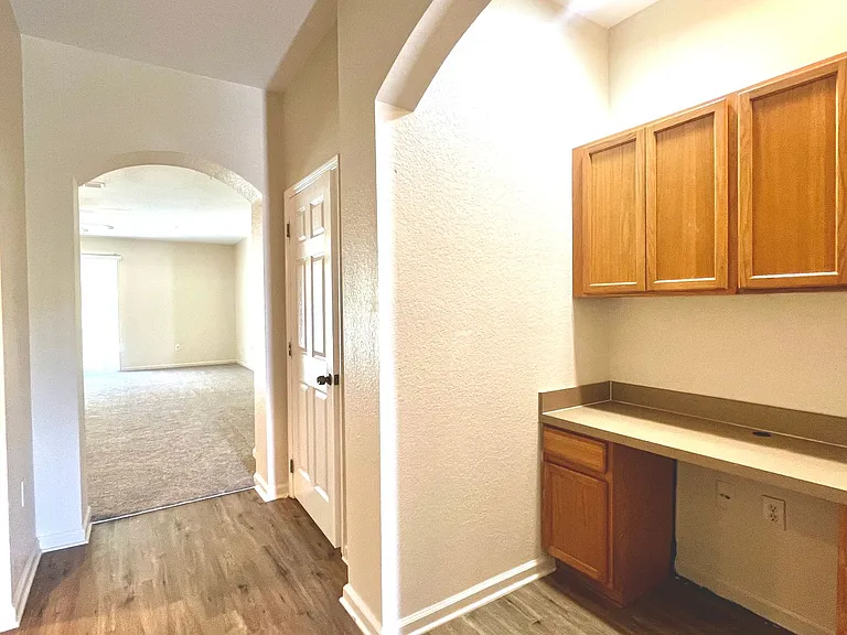 2950 Ashland Ln S — Photo 18