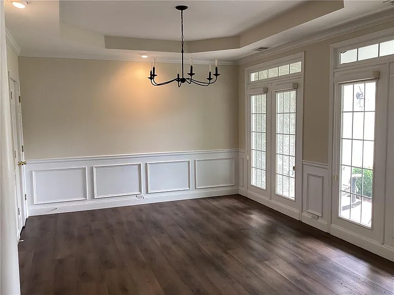 402 Woodbrook Ct — Photo 6