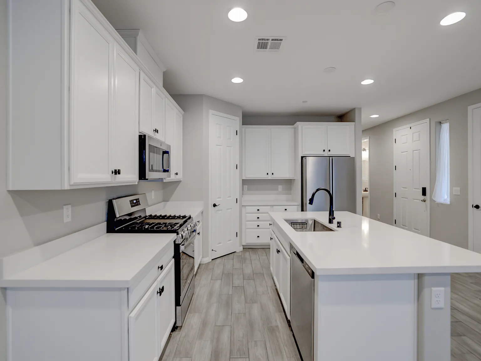 3 bed, 2.5 bath, 2167 sqft, $2,500 — Photo 4