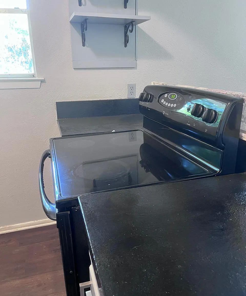 3 bed, 1180 sqft, $2,000 — Photo 2