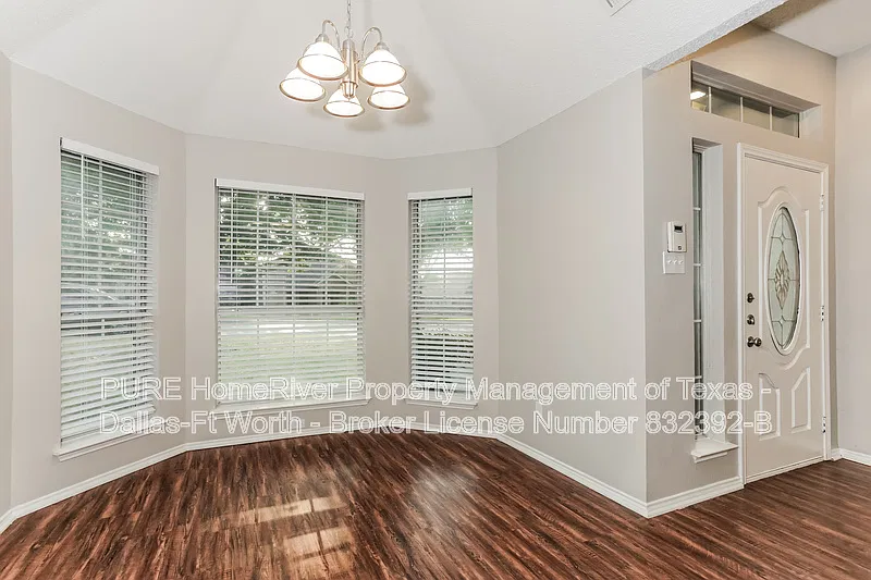 3 bed, 2.0 bath, 2091 sqft, $2,395 — Photo 4