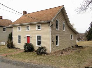 333 Firehouse Ln, Schodack Landing, NY 12156