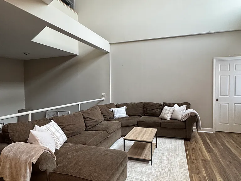 917 Madison St #15 — Photo 4