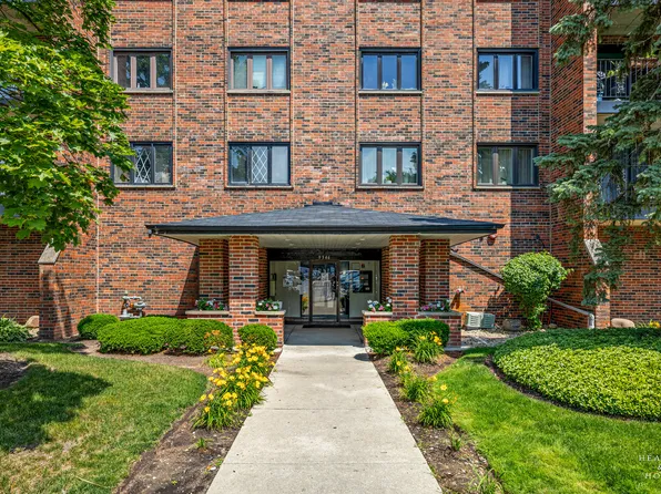 9346 Landings Ln Unit 303, Des Plaines, IL 60016
