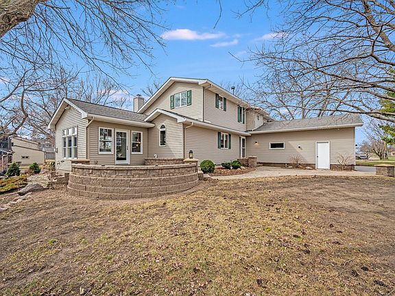 3rd image of 805 Hengen St