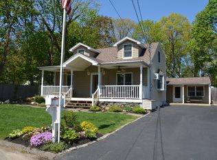 31 Howe St, Huntington Station, NY 11746