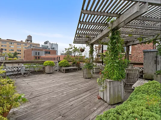 Rented by SERHANT. | media 8