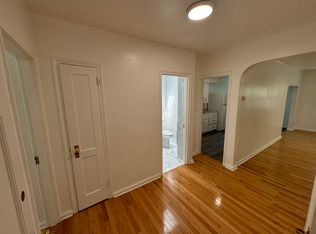 4706 215th St #3F, Bayside, NY 11361