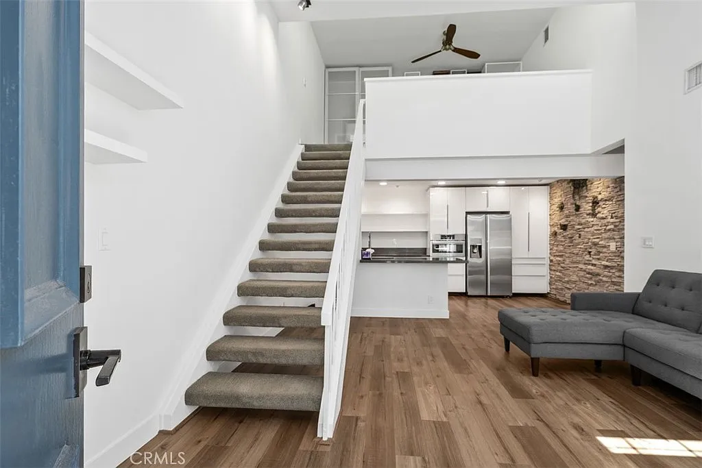 1 bed, 890 sqft, $3,100 — Photo 4