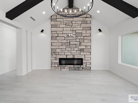 3rd image of 421 Valle Alto Dr