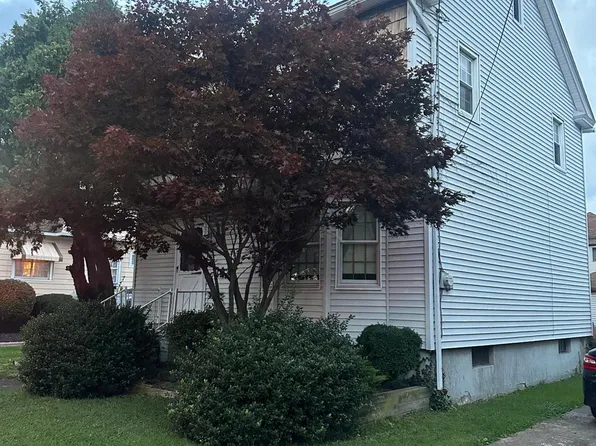 12 E Saint Marys Rd, Wilkes Barre, PA 18706