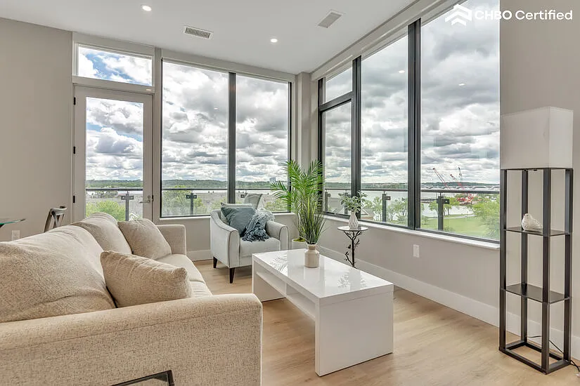 Upscale Furnished 2 Bed Condo Rental — Photo 3