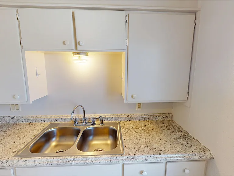 205 W Birch St #7 — Photo 5
