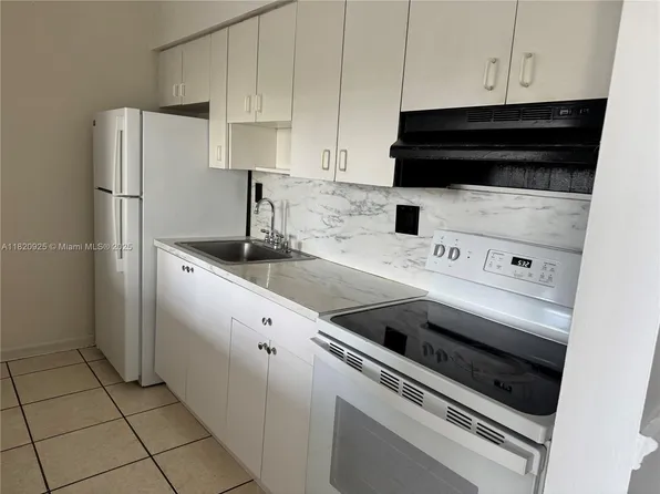 7400 W 20th Ave APT 416, Hialeah, FL 33016