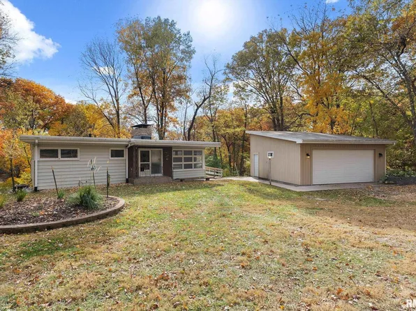 2575 33rd St, Moline, IL 61265