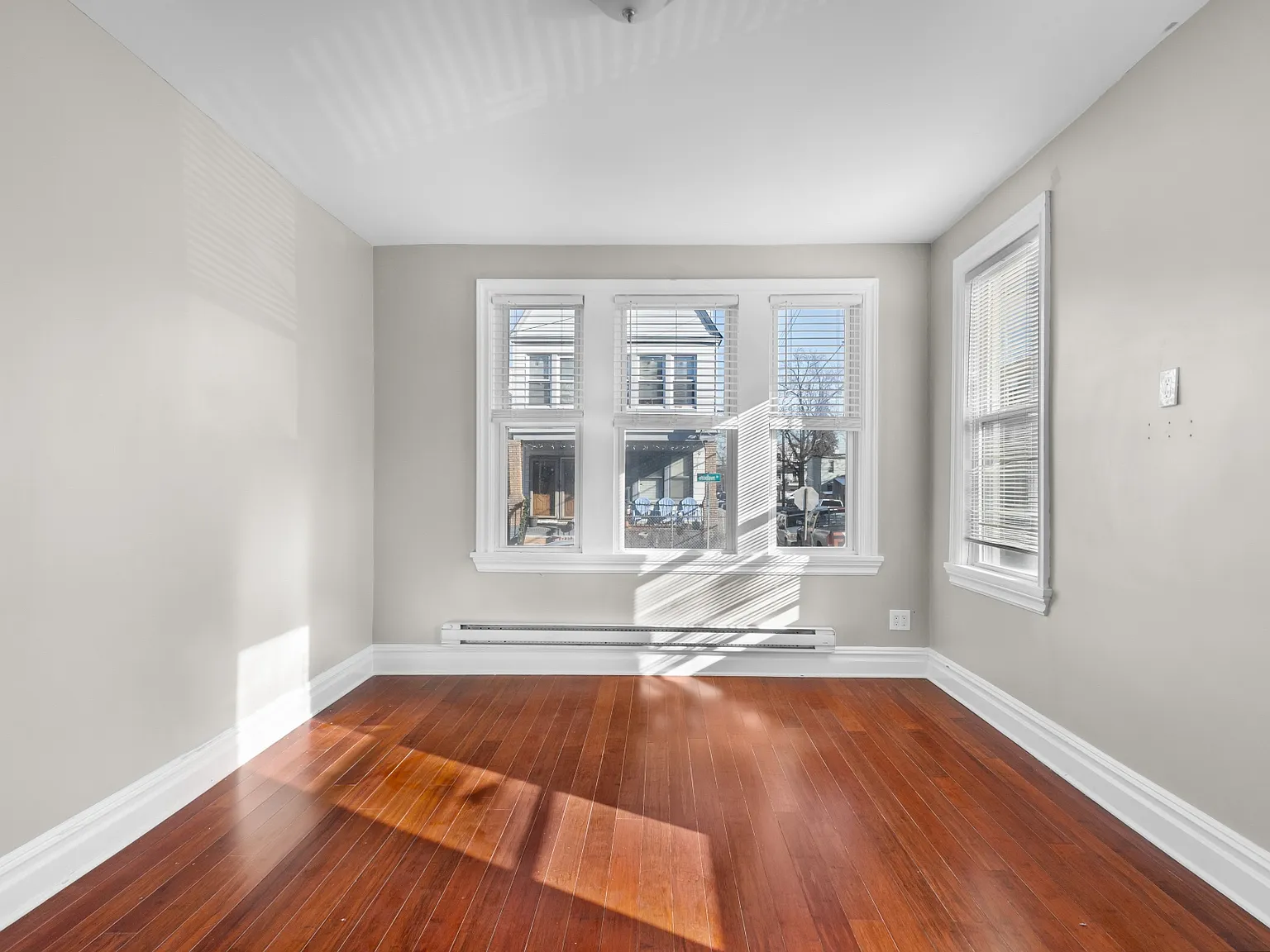 3 bed, 1250 sqft, $2,600 — Photo 4