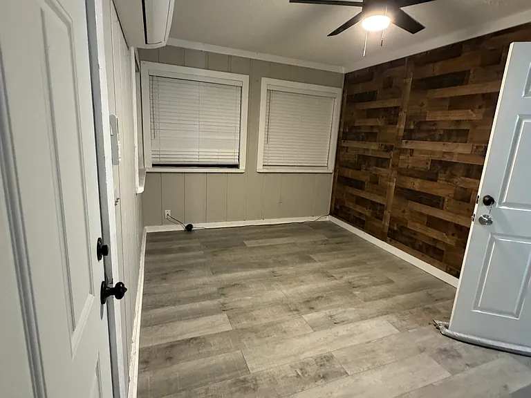 1404 Paula Dr — Photo 16
