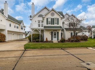 31 Vista Cir, North Olmsted, OH 44070