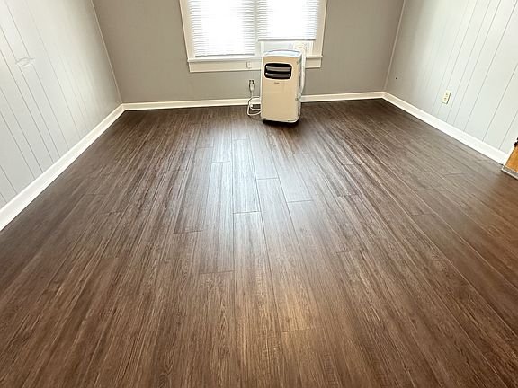 3rd image of 929 1/2 Park Ave