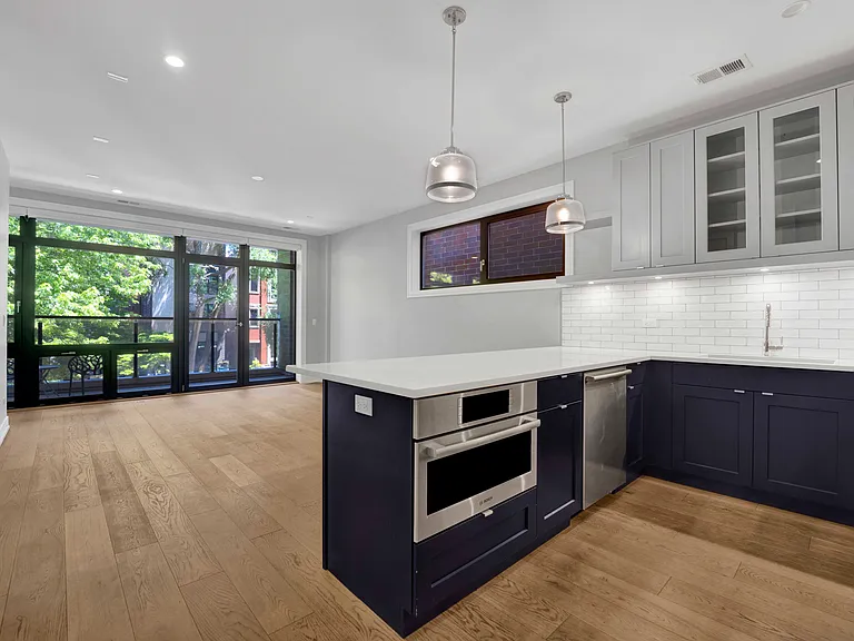 1022 N Honore St #2 — Photo 5