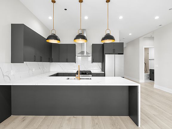 4th image of 1331 W Taylor St #4