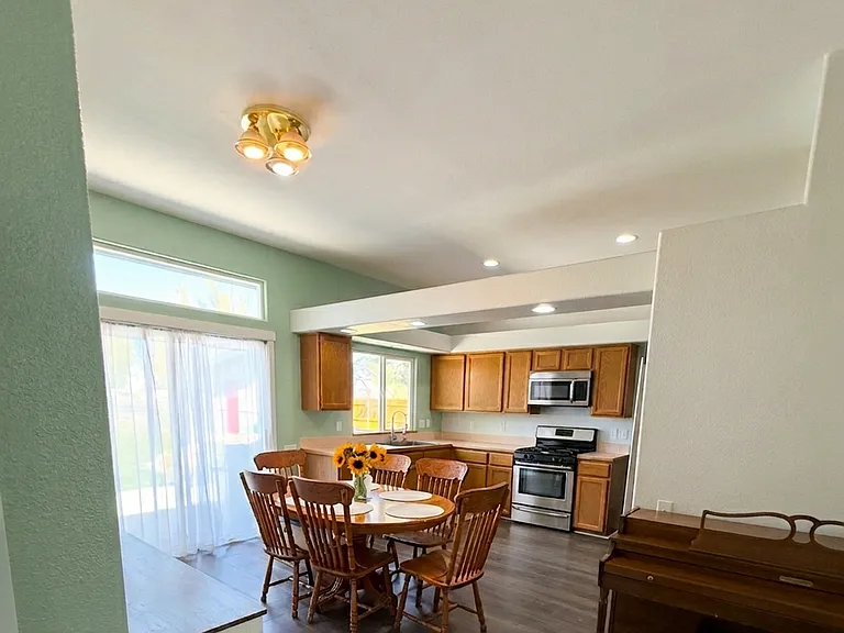 162 W Woodbury Dr — Photo 7