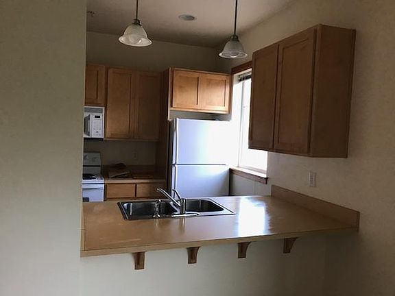 Kitchen breakfast bar