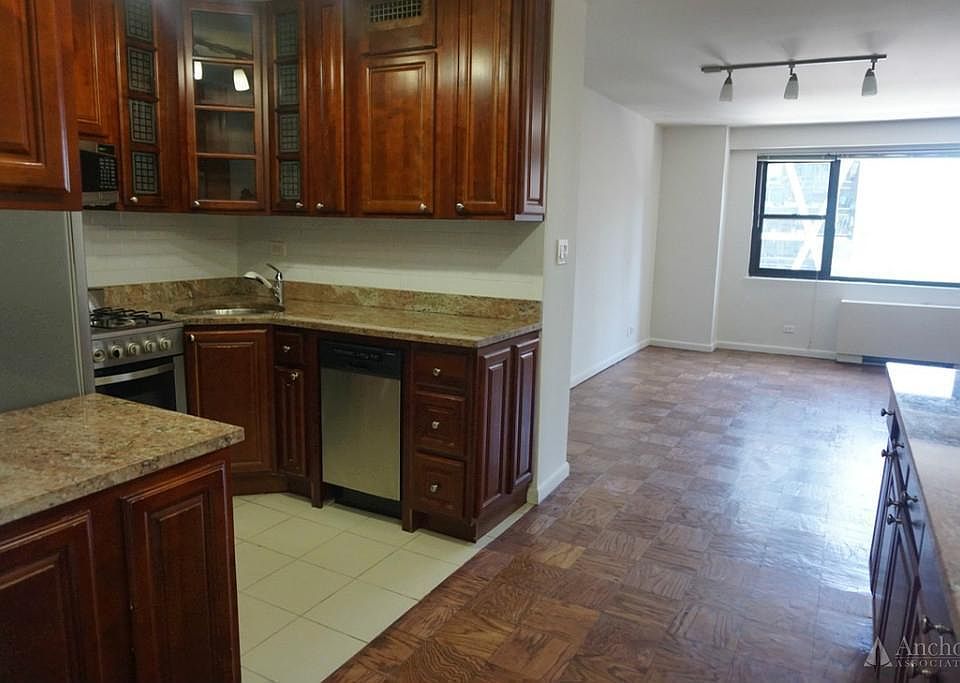 1st image of 300 W 55th St APT 18B