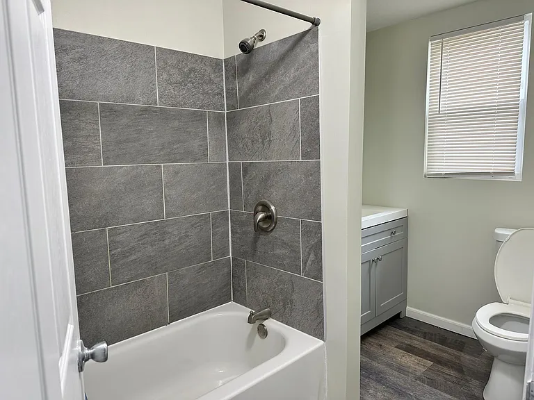 410 Colton St — Photo 8