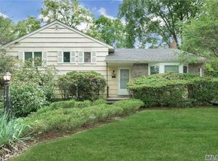 3 Hill Ct, Glen Head, NY 11545