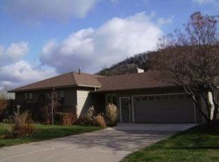 230 Oak Leaf Dr, Winona, MN 55987
