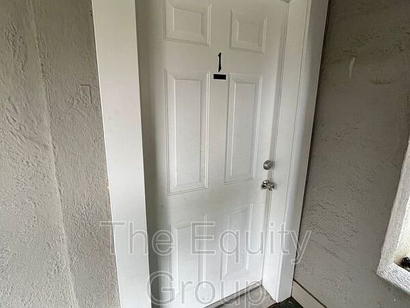 2nd image of 425 E Putnam Ave APT 1