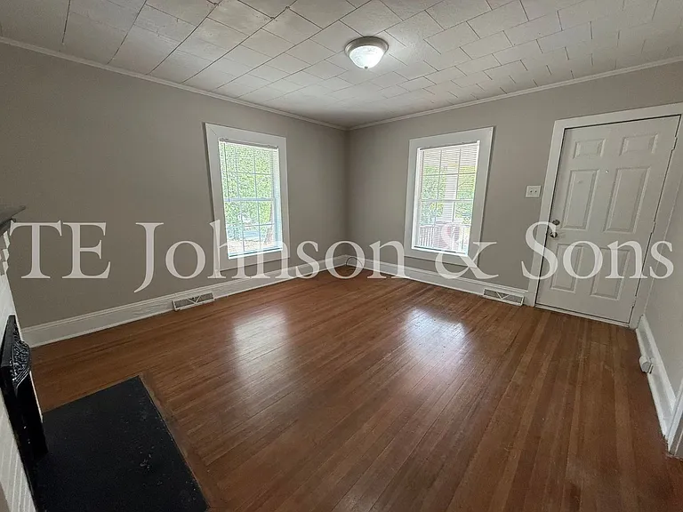 526 Chandler St — Photo 9